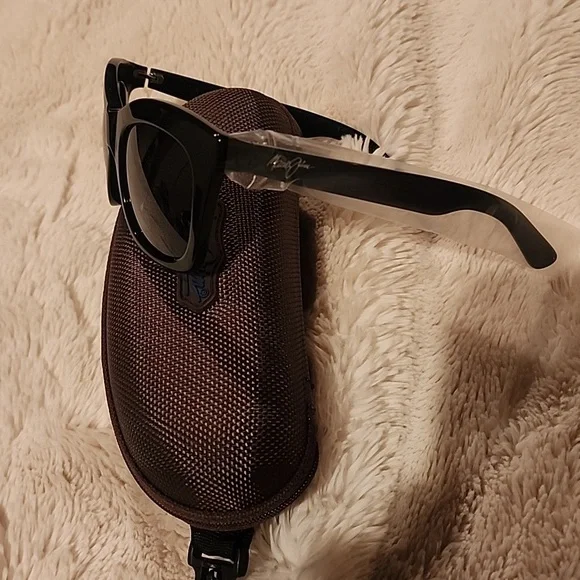 NIB Maui Jim Coco Palms 720Polarized Black Sunglasses display picture 3
